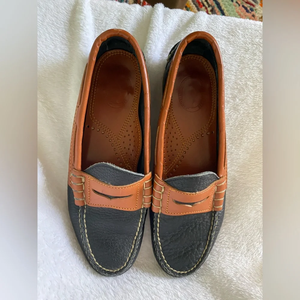Dooney and Bourke Navy and Tan Pebbled Loafers 8.5 Two Tone Driving Moc Flats - Picture 2 of 8